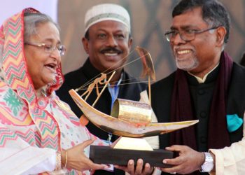 জাহিদ মালেকে এত মধু?