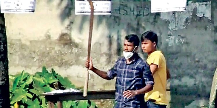 ৯২ জন হত্যার পরও প্রকাশ্যে অস্ত্রের মহড়া চলছেই, নেই পদক্ষেপ