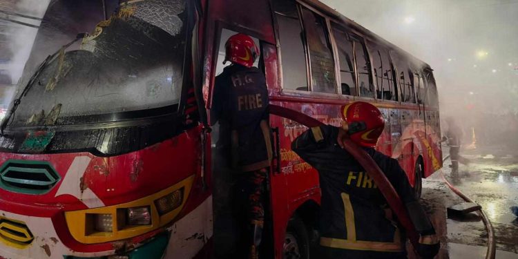 আবারও আগুন খেলায় মেতেছে শেখ হাসিনা