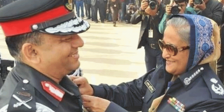 শেখ হাসিনার ইঙ্গিতেই পালিয়েছেন বেনজীর