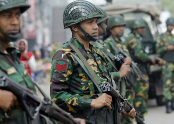 রাষ্ট্রের রক্ষাকবচ না হয়ে রাজনীতির হাতিয়ার: গোয়েন্দা সংস্থা ও সেনাবাহিনীর ভূমিকা